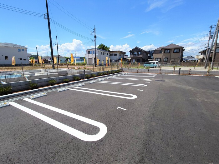 クレールA・Bの駐車場