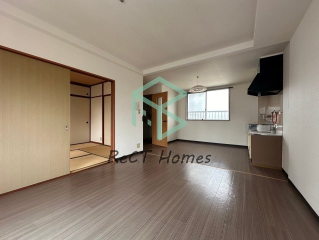 姫路市飾磨区清水２丁目の賃貸マンションの居間・リビング