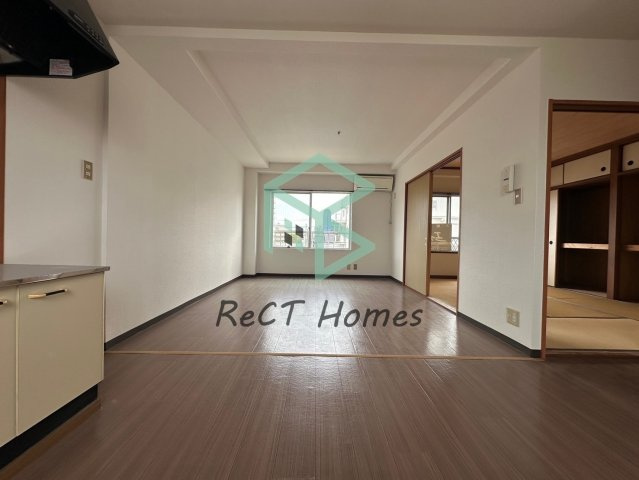 姫路市飾磨区清水２丁目の賃貸マンションの居間・リビング