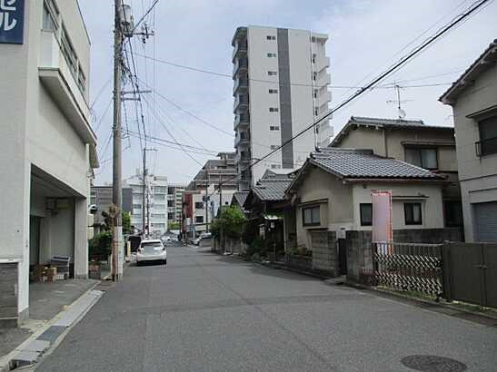【前面道路含む現地写真】