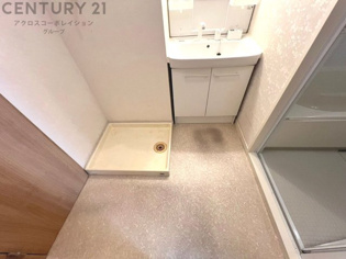 衣服の収納や脱ぎ着や整理整頓がしやすく、湿った衣類を乾燥させるスペースがありカビや臭いの発生を防ぎます。床の汚れを他の部屋に持ち込まず清潔を保つことができます。また快適な入浴環境の整備にも役立ちます。