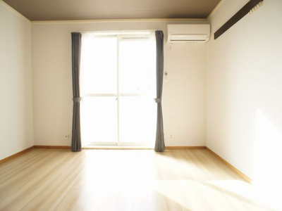 【居間・リビング】 | メゾン・ド・シアン | 快適に過ごせるエアコンが付いています♪