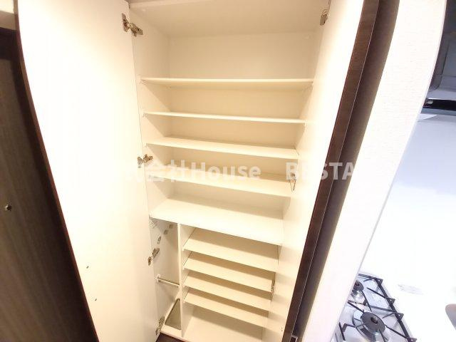 ララプレイス三宮ルミナージュの収納