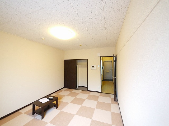 レオネクストビー　シェルの洋室|使い勝手のいい洋室です