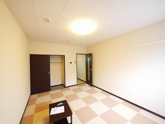 レオネクストビー　シェルの内装|明るい室内です