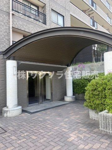 ヴェルビュ枚方公園・菊ヶ丘のエントランス|エントランス
■物件内覧・資金計画相談・住宅ローン相談、リフォーム相談、お問合せ受付中■
※当日・翌日のご内覧、ご相談はお電話でのお問合せがスムーズです！