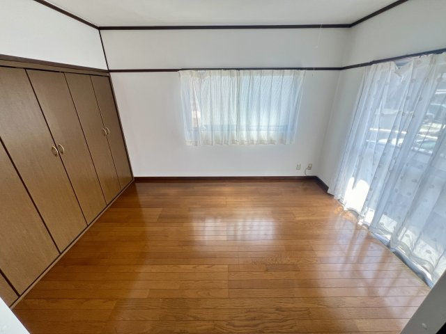 岡田マンションの居間・リビング