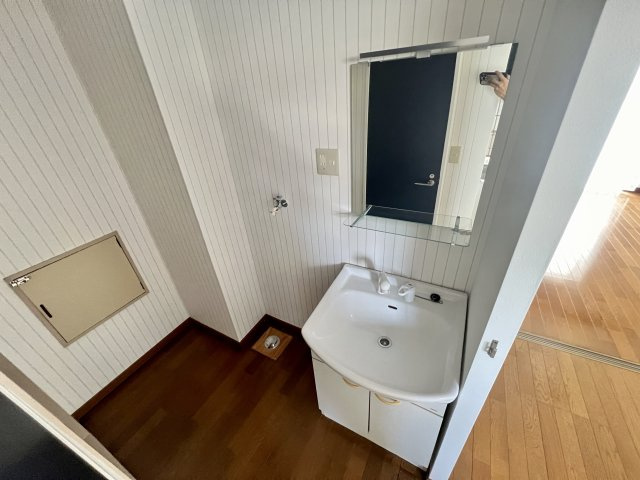 岡田マンションの独立洗面台