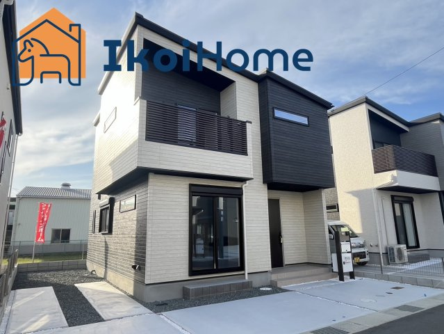 明石市大久保町八木　C号棟　新築戸建の外観|駐車スペースが広く3台駐車が可能です！大久保駅までは徒歩14分と便利な立地です。