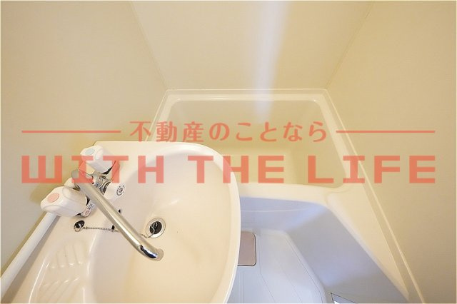 プライマリー合川C棟【キャッシュバック対象物件】の浴室|朝の身支度には欠かせない独立洗面化粧台