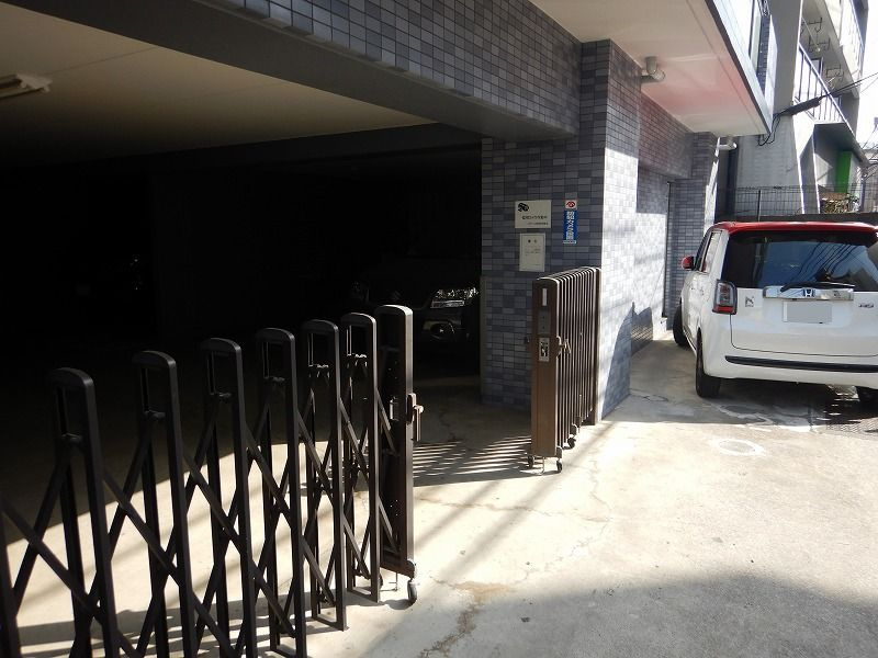 セザール巣鴨の駐車場
