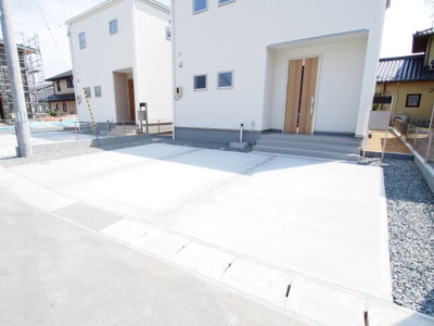 【駐車場】 | Livele Garden.S　森合丹波谷地　3号棟 | 広々とした駐車場です♪