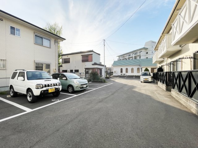 サンカーサ矢三の駐車場