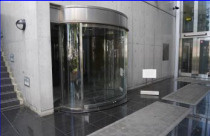 大津市西の庄の店舗事務所のエントランス|エントランスはこのようになっています