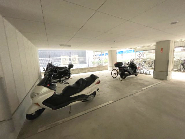 アーデン和泉町の駐車場