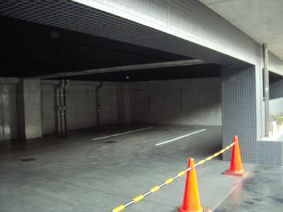 STRUCTURE鴨川紫明（ストラクチャー鴨川紫明）の駐車場