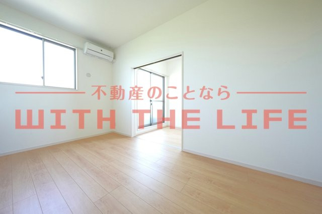 ウィンクルム・CREST【キャッシュバック対象物件】の居間・リビング|使いやすいリビングです