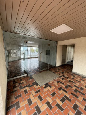 【エントランス】 | チュリス若松 | 落ち着いたエントランスです