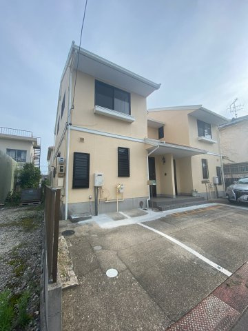 北山ホームズの駐車場