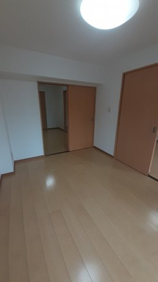 【洋室】 | ブルーハイツ枝光 | ゆったりした洋室です