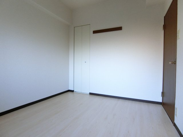 ゼアス真砂の洋室