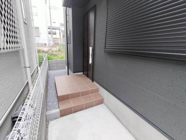 城町貸家のエントランス