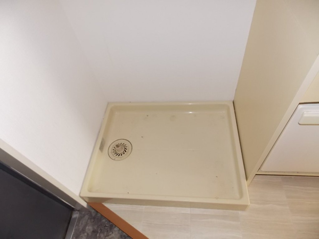 【その他】 | サニーウェル鈴蘭 | 洗濯機も中置きなので雨に濡れずに安心。サニーウェル鈴蘭