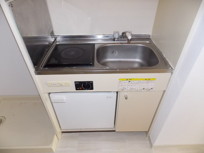 【キッチン】 | サニーウェル鈴蘭 | 照明器具も付いてますよ　サニーウェル鈴蘭