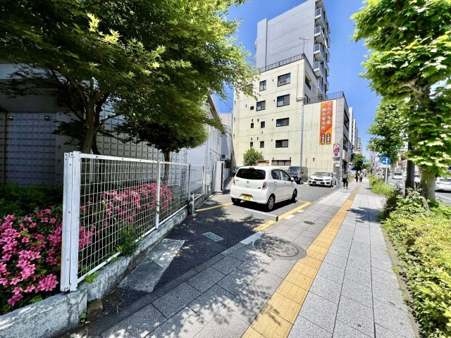 墨田区東向島５丁目の売地の前面道路含む現地写真