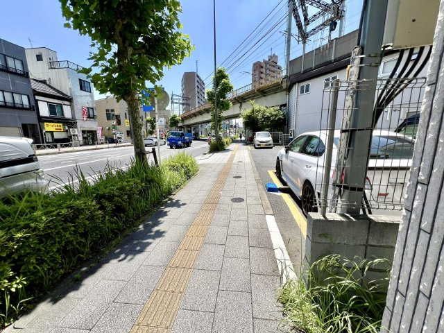墨田区東向島５丁目の売地の前面道路含む現地写真