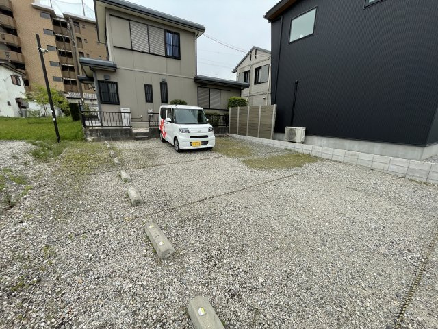 横根箕手貸家の駐車場