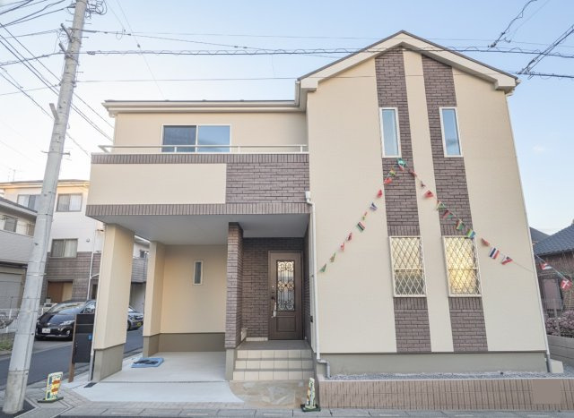 4LDK　全洋室６帖以上

リビング階段で家族を感じる間取りです