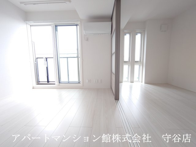 REGALIA（ﾚｶﾞﾘｱ）の居間・リビング
