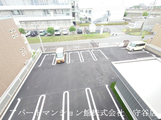 REGALIA（ﾚｶﾞﾘｱ）の駐車場