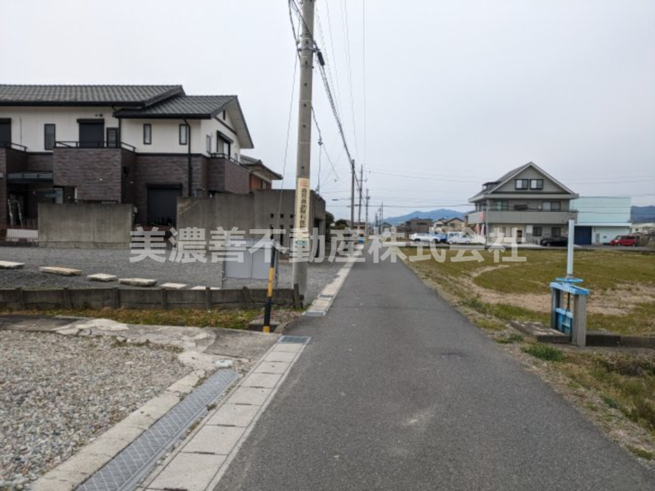 ６２９１０　大垣市中川町3丁目土地の前面道路含む現地写真