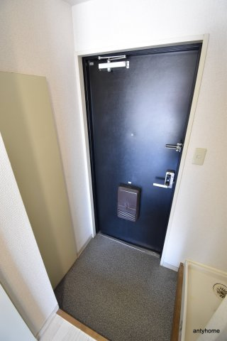 ラレジダンスド江坂　仲介手数料無料の玄関