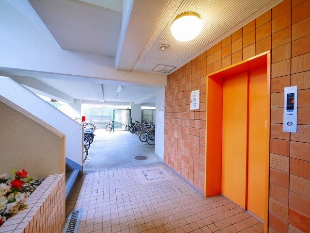 ＷＥＬＦＡＲＥ　ＮＡＲＡのその他共用部分|エレベーター付きで昇降も楽々。