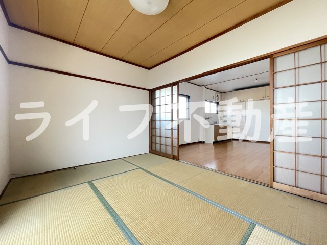 鎌田マンションの和室|明るい和室です