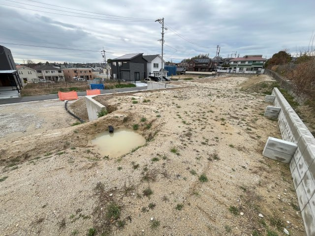 日進市南ケ丘3丁目　１３－２５区画の前面道路含む現地写真