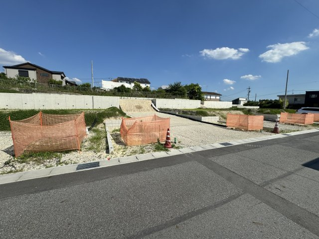 日進市南ケ丘3丁目　１３－２５区画の前面道路含む現地写真