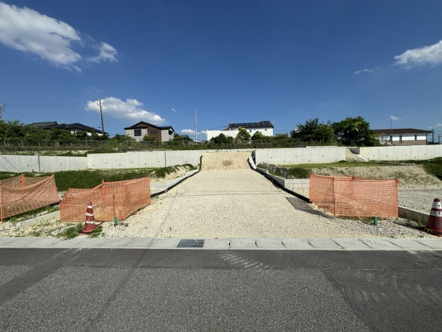 日進市南ケ丘3丁目　１３－２５区画の前面道路含む現地写真