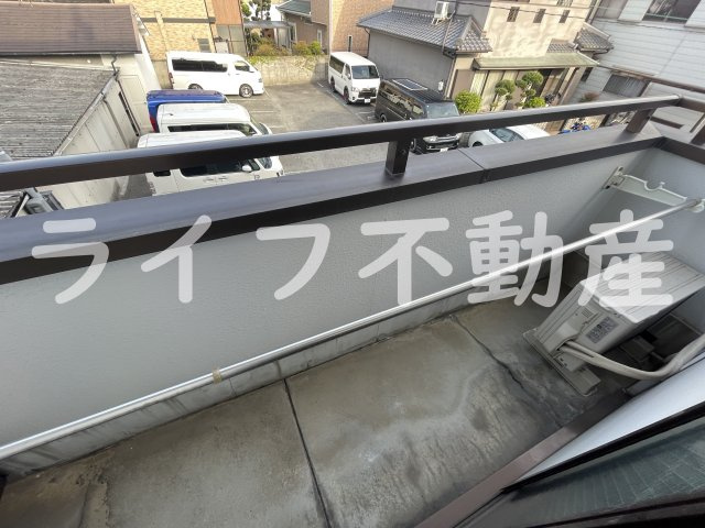 タナカハイツのバルコニー|バルコニーからの眺めを楽しみながら食事をしませんか