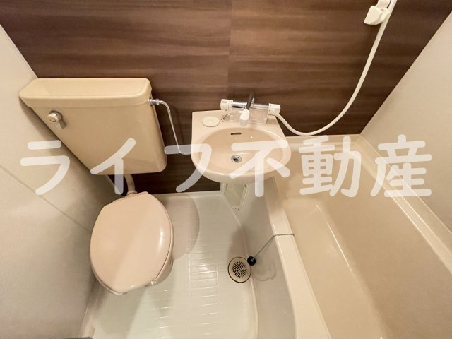 タナカハイツの独立洗面台|独立洗面台、小物を置くことができて便利です