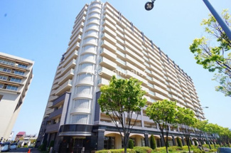 【外観】 | 公園隣接☆周辺、お買い物施設多数あり！2WAYアクセスOKです♪