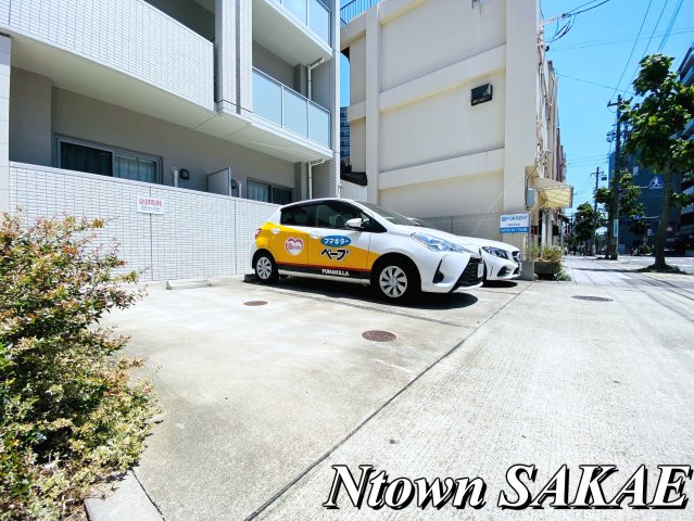 【駐車場】 | アーデルドルフ | 駐車場に車を止められます