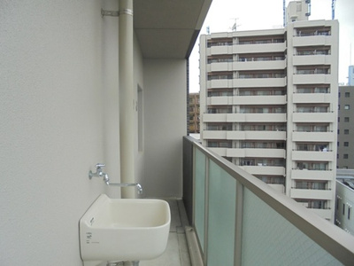 【バルコニー】 | Ｓｏｐｈｉａ Ｇａｒｄｅｎ博多　プライスホームなら仲介手数料０円！ | バルコニー：スロップシンク※前回募集時の写真２０１９年４月撮影     （2019年4月撮影）