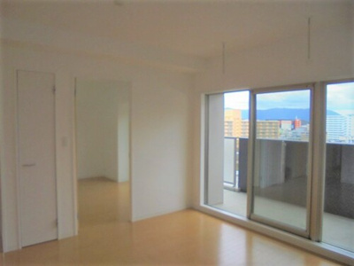 【展望】 | Ｓｏｐｈｉａ Ｇａｒｄｅｎ博多　プライスホームなら仲介手数料０円！ | 居室・リビング：リビングダイニング※前回募集時の写真２０１９年４月撮影     （2019年4月撮影）