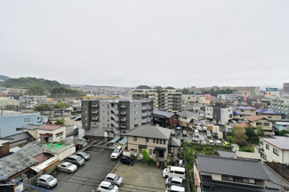 【展望】 | 前方に遮るものがない最上階からの見晴らしは抜群です！バルコニーからは大きな青空の眺めが最高です♪