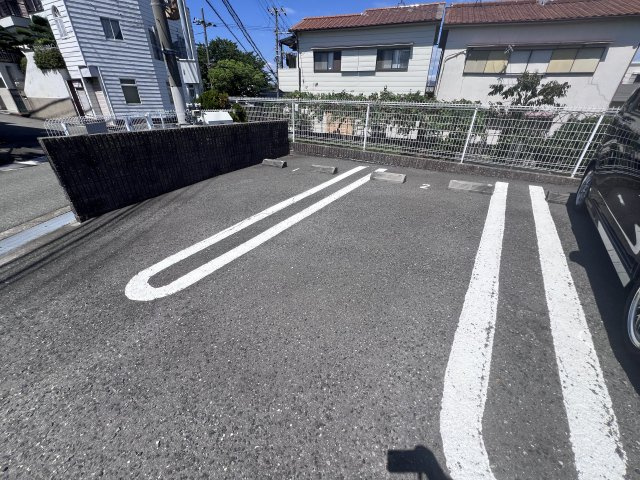 神戸市西区枝吉１丁目のアパートの駐車場