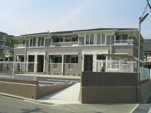 神戸市垂水区名谷町字寺池のアパートの外観